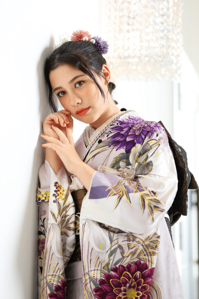 【振袖コラム】振袖ネイル、どうする？「色・デザイン別」失敗しない選び方とマナー